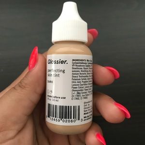 Glossier Skin Perfecting Tint- Dark